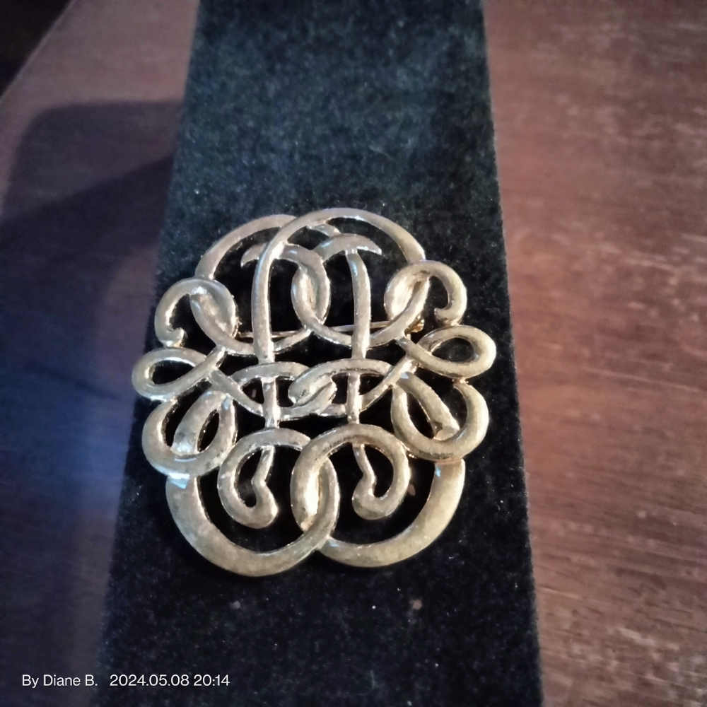 Vintage Avon Celtic Gold Tone Pin or Pendant